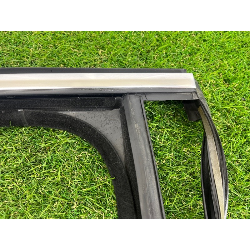 Ущільнювач скла дверей (кузов і елементи) Volkswagen Touareg NF 2012 3.6 7P0839432L