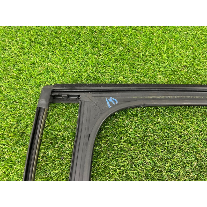 Ущільнювач скла дверей (кузов і елементи) Volkswagen Touareg NF 2012 3.6 7P0839432L