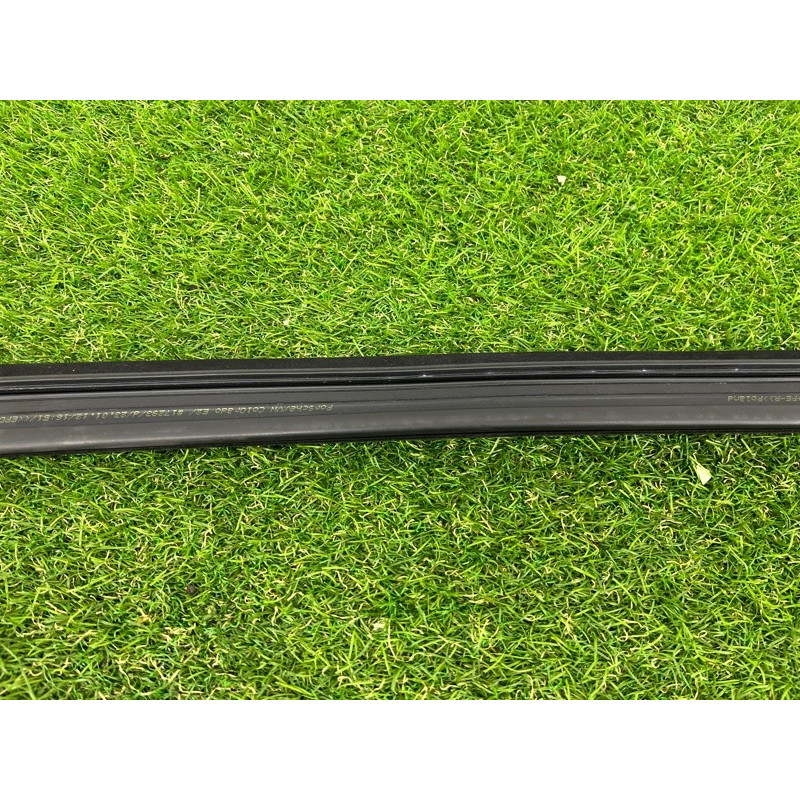 Ущільнювач скла дверей (кузов і елементи) Volkswagen Touareg NF 2012 3.6 7P0839432L