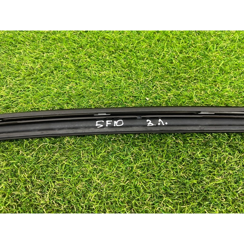 Молдинг скла (кузов і елементи) BMW 5-series F10 2011 3.0 51357209711