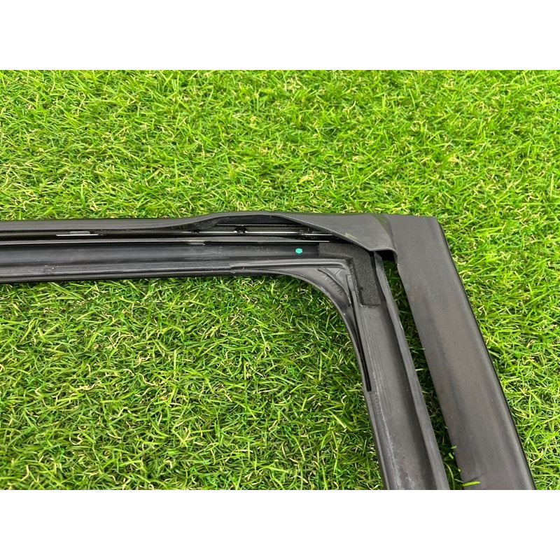 Молдинг скла (кузов і елементи) BMW 5-series F10 2011 3.0 51357209711