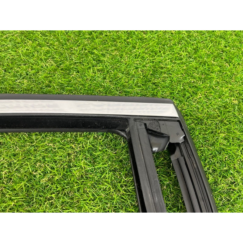 Молдинг стекла (кузов и элементы) BMW 5-series G30 2017 2.0 B46B20 51357381282