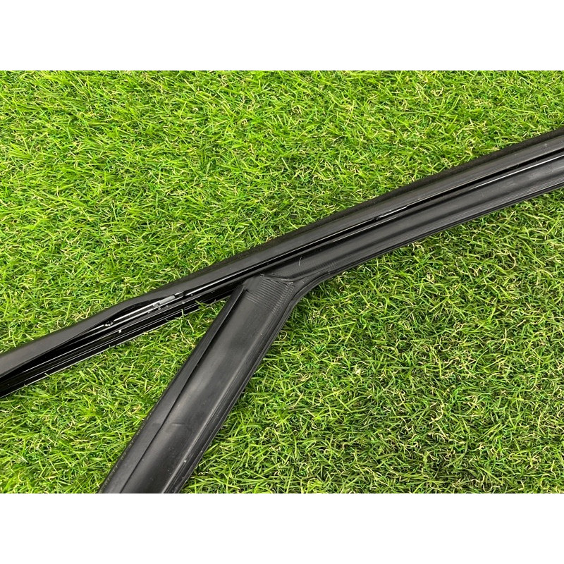 Ущільнювач скла дверей (кузов і елементи) BMW 5-series F10 2011 3.0 51337209728