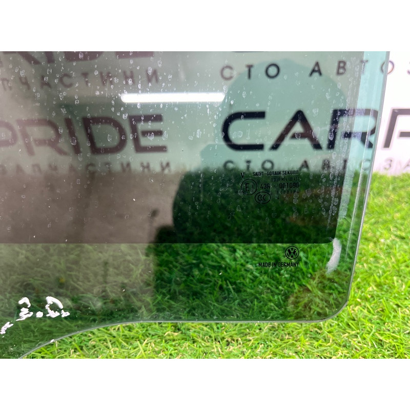 Стекло (кузов и элементы) Volkswagen Touareg FL 2015 3.6 7P6845025C