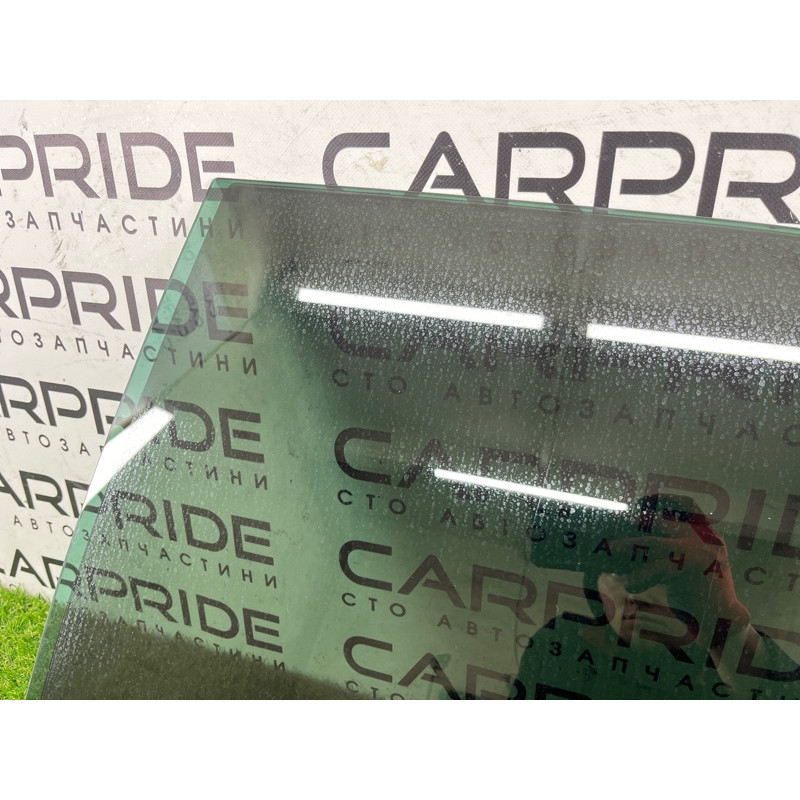 Стекло (кузов и элементы) Volkswagen Touareg FL 2015 3.6 7P6845025C