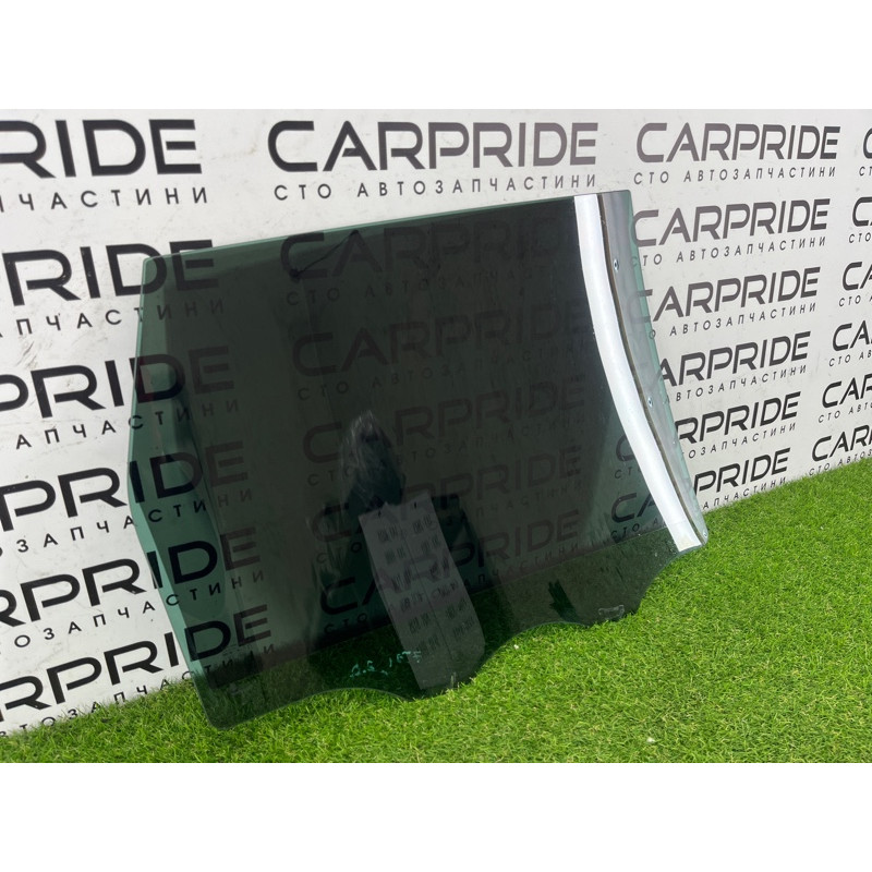 Стекло (кузов и элементы) Volkswagen Touareg FL 2015 3.6 7P6845025C