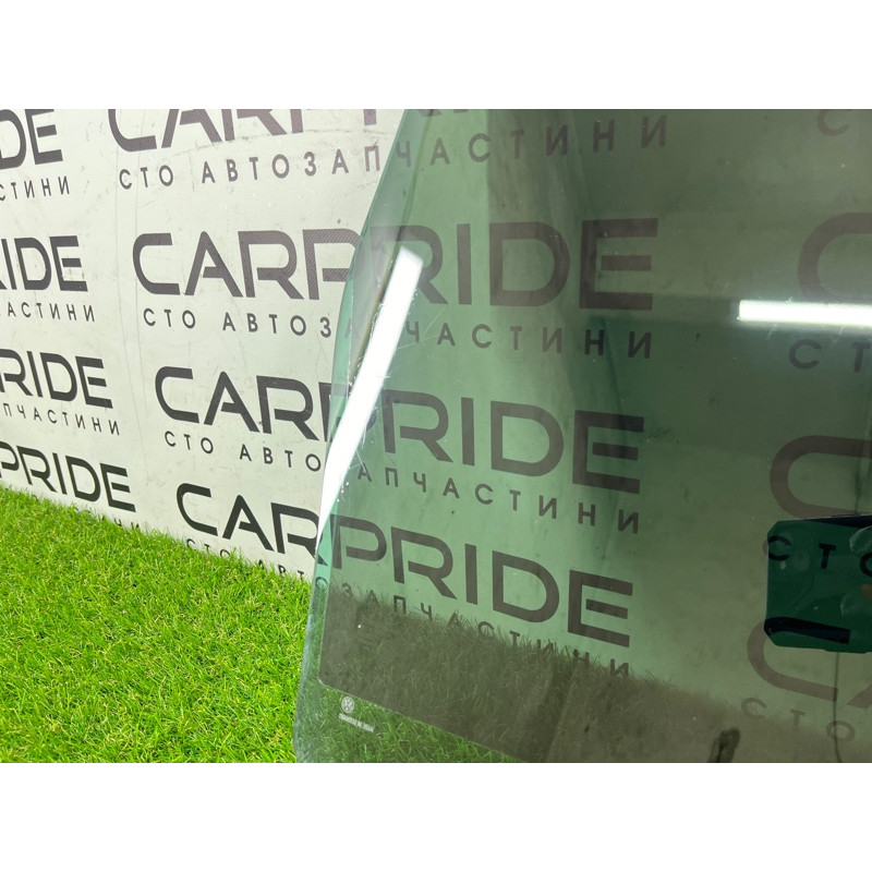 Стекло (кузов и элементы) Volkswagen Touareg FL 2015 3.6 7P6845025C