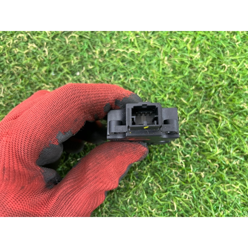 Привод заслонки отопителя (отопление и кондиционирование) AUDI A4 B9 2017 2.0 4M0820511