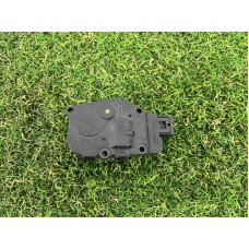 Привод заслонки отопителя