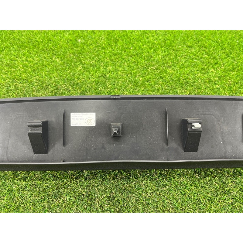 Обшивка кришки багажника (салон) Volkswagen Touareg II NF 2013 3.0 7P686760382V