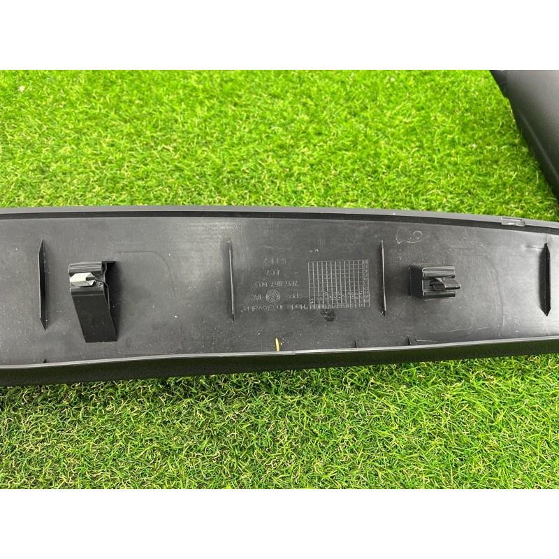 Обшивка кришки багажника (салон) Volkswagen Touareg II NF 2013 3.0 7P686760382V