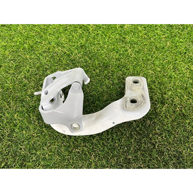 Петля багажника (кузов и элементы) AUDI Q5 8R 2012 3.2 CALB 8R0827299A