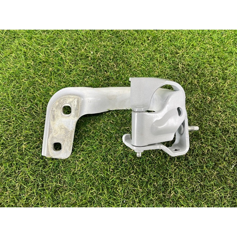 Петля багажника (кузов и элементы) AUDI Q5 8R 2012 3.2 CALB 8R0827299A