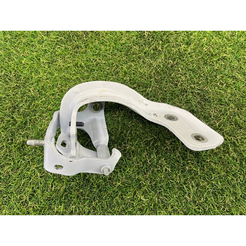 Петля багажника (кузов и элементы) AUDI Q5 8R 2012 3.2 CALB 8R0827299A