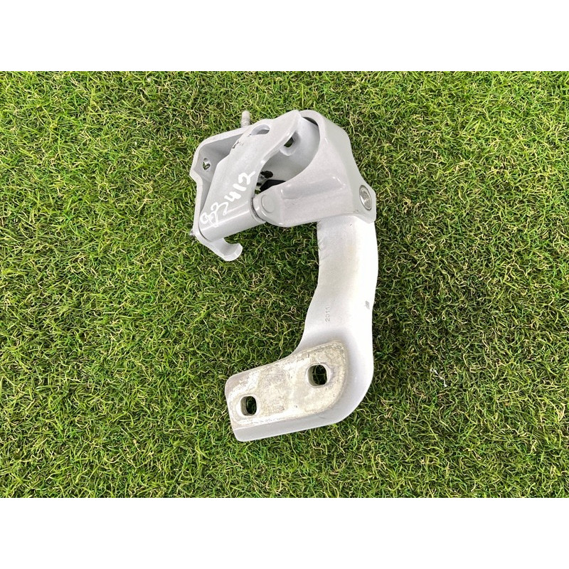 Петля багажника (кузов и элементы) AUDI Q5 8R 2012 3.2 CALB 8R0827300A