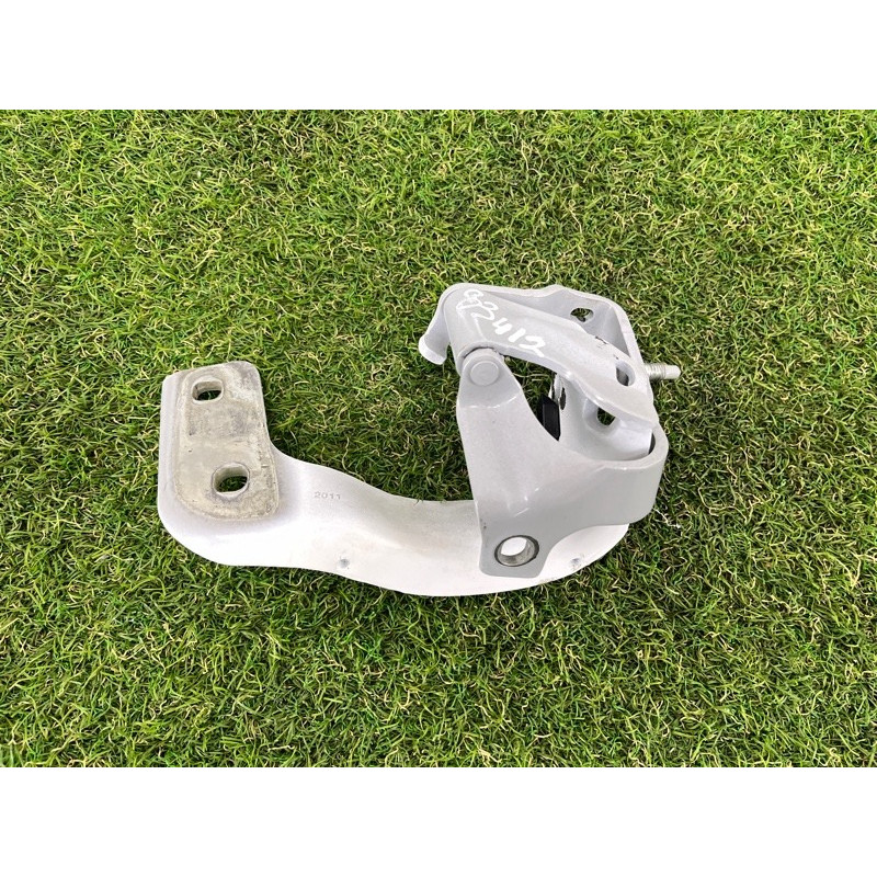 Петля багажника (кузов и элементы) AUDI Q5 8R 2012 3.2 CALB 8R0827300A