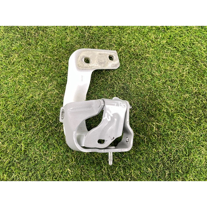 Петля багажника (кузов и элементы) AUDI Q5 8R 2012 3.2 CALB 8R0827300A