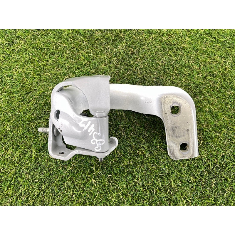 Петля багажника (кузов и элементы) AUDI Q5 8R 2012 3.2 CALB 8R0827300A