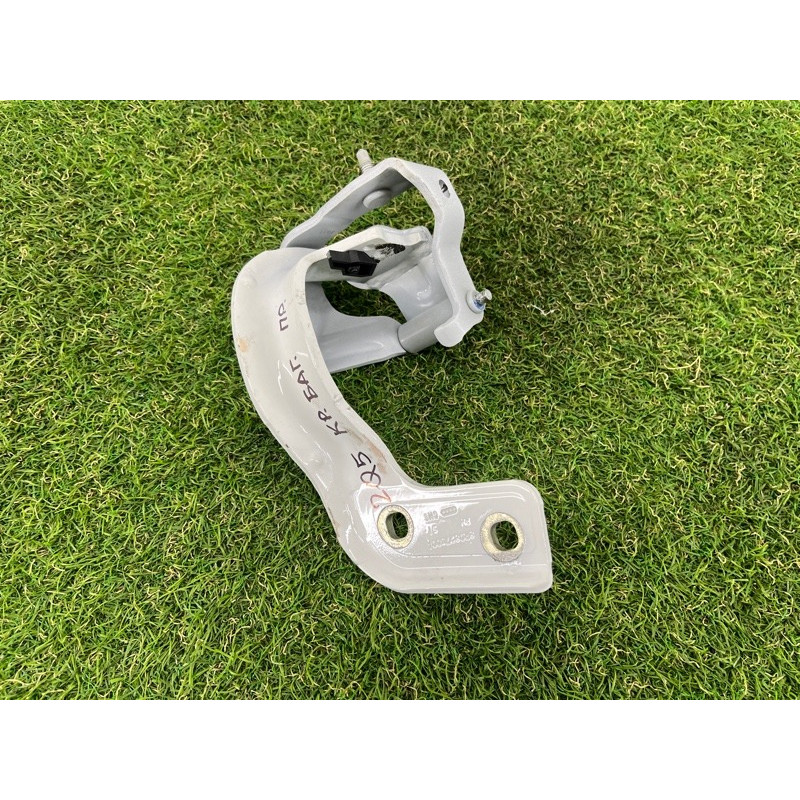 Петля багажника (кузов и элементы) AUDI Q5 8R 2012 3.2 CALB 8R0827300A