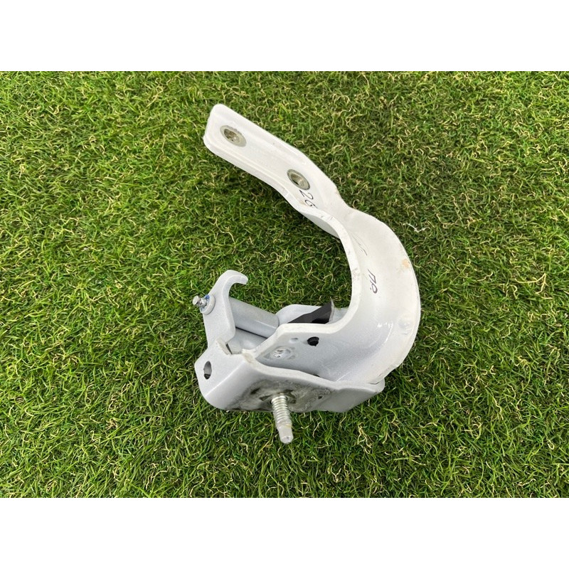 Петля багажника (кузов и элементы) AUDI Q5 8R 2012 3.2 CALB 8R0827300A