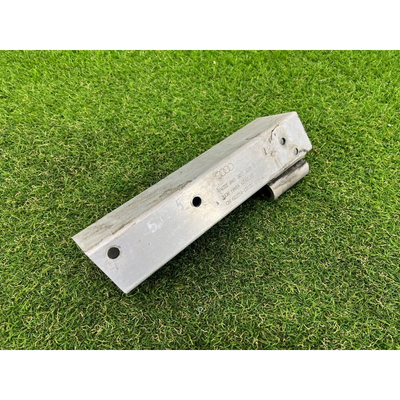 Кронштейн усилителя бампера (стекла и зеркала) AUDI Q5 8R 2012 3.2 CALB 8R0807332C