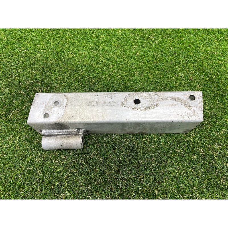 Кронштейн усилителя бампера (стекла и зеркала) AUDI Q5 8R 2012 3.2 CALB 8R0807332C