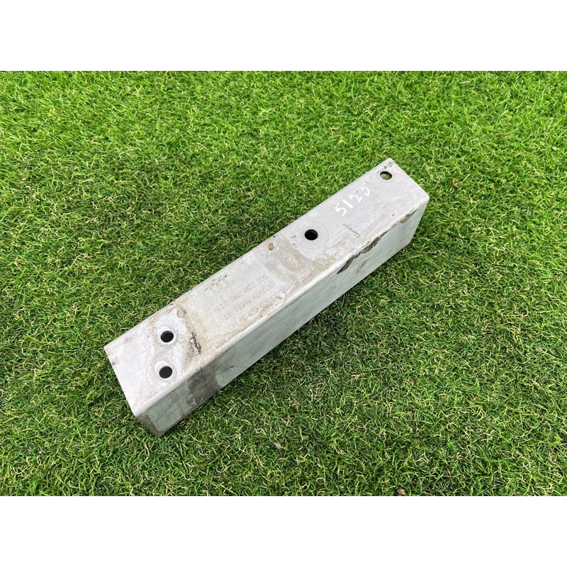 Кронштейн усилителя бампера (стекла и зеркала) AUDI Q5 8R 2012 3.2 CALB 8R0807331C