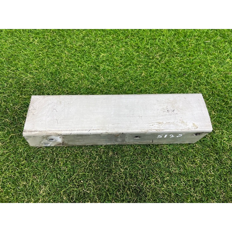 Кронштейн усилителя бампера (стекла и зеркала) AUDI Q5 8R 2012 3.2 CALB 8R0807331C