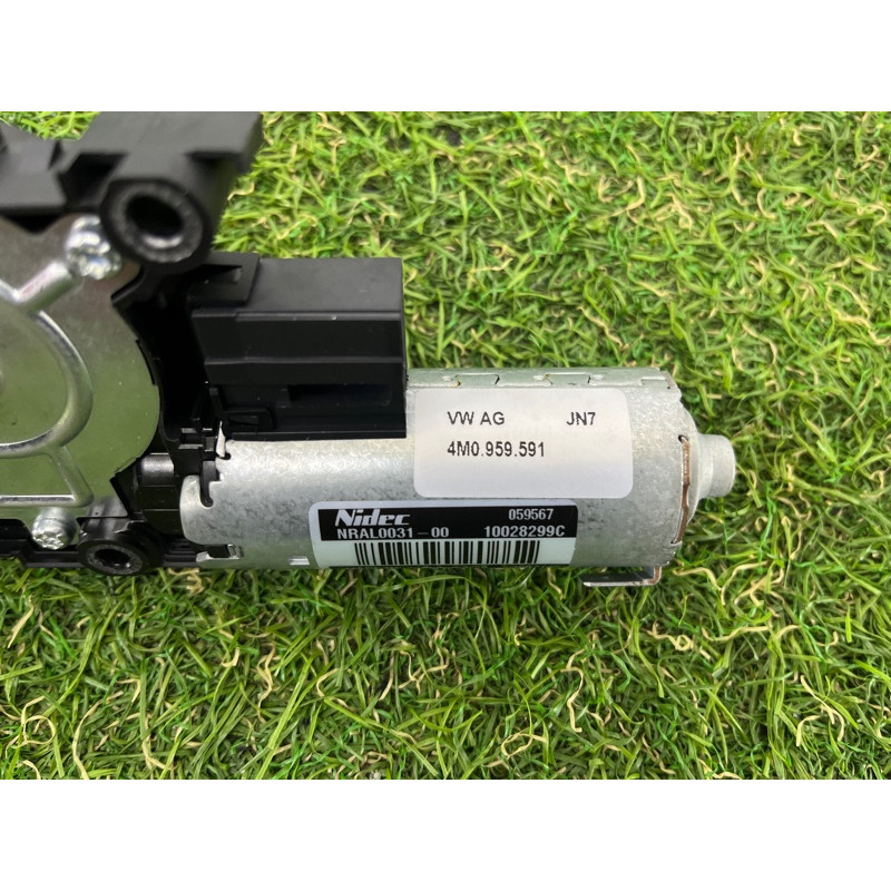 Мотор люка (электрика) AUDI Q7 4M 2017 3.0 TFSi CREC 4M0959591