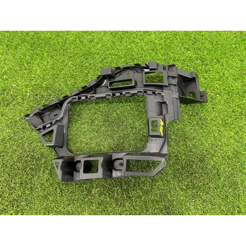 Кріплення бампера (кузов і елементи) Volkswagen Touareg NF 2012 3.6 7P6807375B