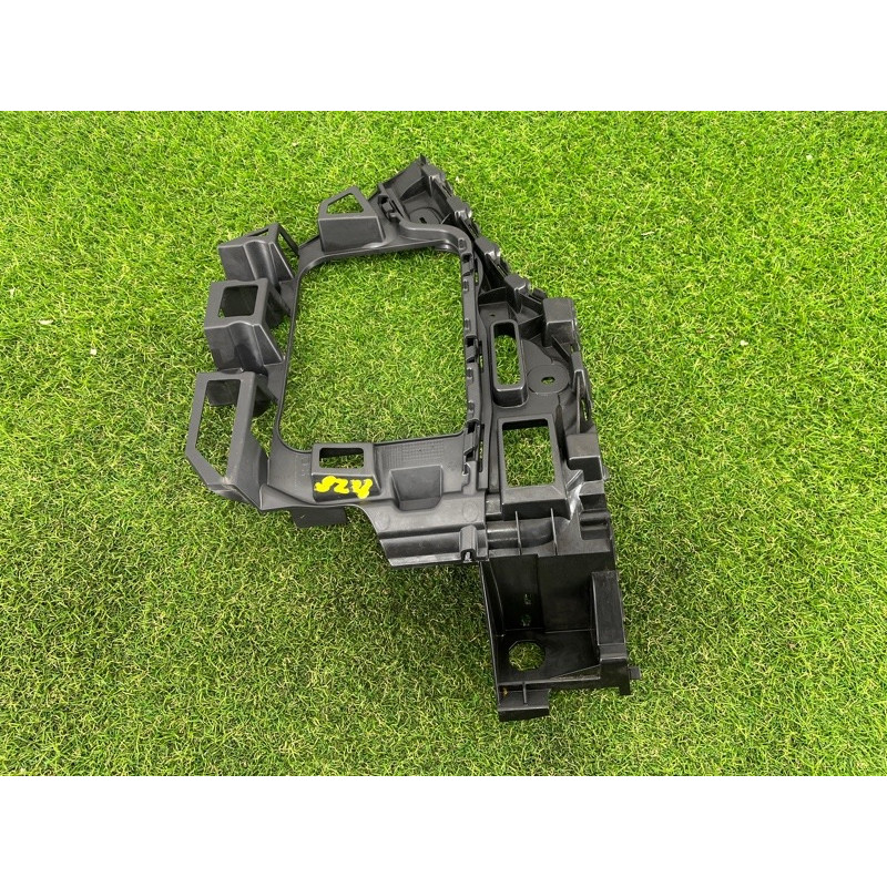 Кріплення бампера (кузов і елементи) Volkswagen Touareg NF 2012 3.6 7P6807375B