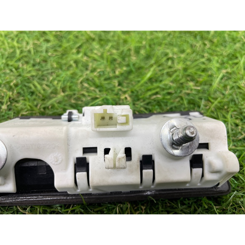 Кнопка открывания крышки багажника (электрика / кнопки) AUDI Q5 8R 2012 3.2 CALB 5N0827566T