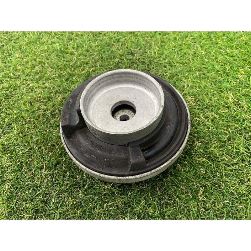 Опора стійки (підвіска) BMW 5-series G30 2017 2.0 B46B20 33506884486