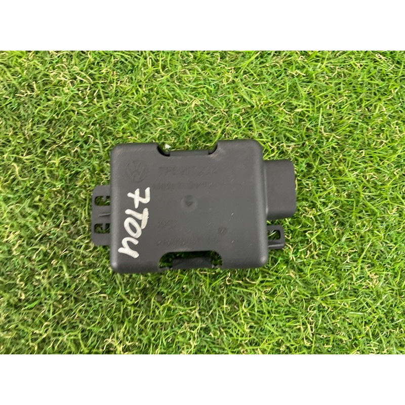 Кронштейн блока системы открывания ворот гаража (кузов и элементы) Volkswagen Touareg FL 2015 3.6 7P6907392