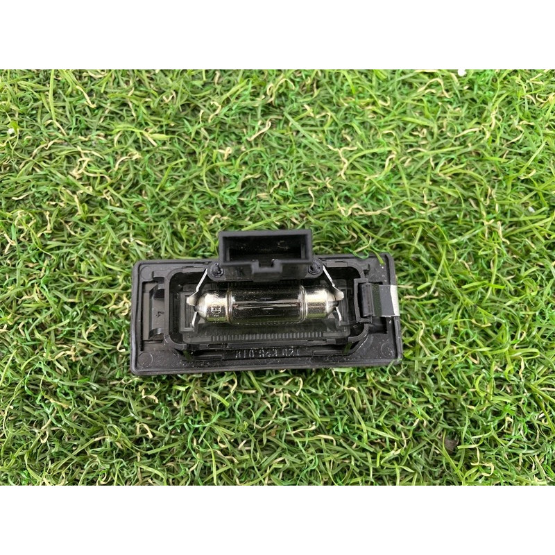 Плафон подсветки номера (оптика) AUDI Q5 8R 2012 3.2 CALB 8T0943021