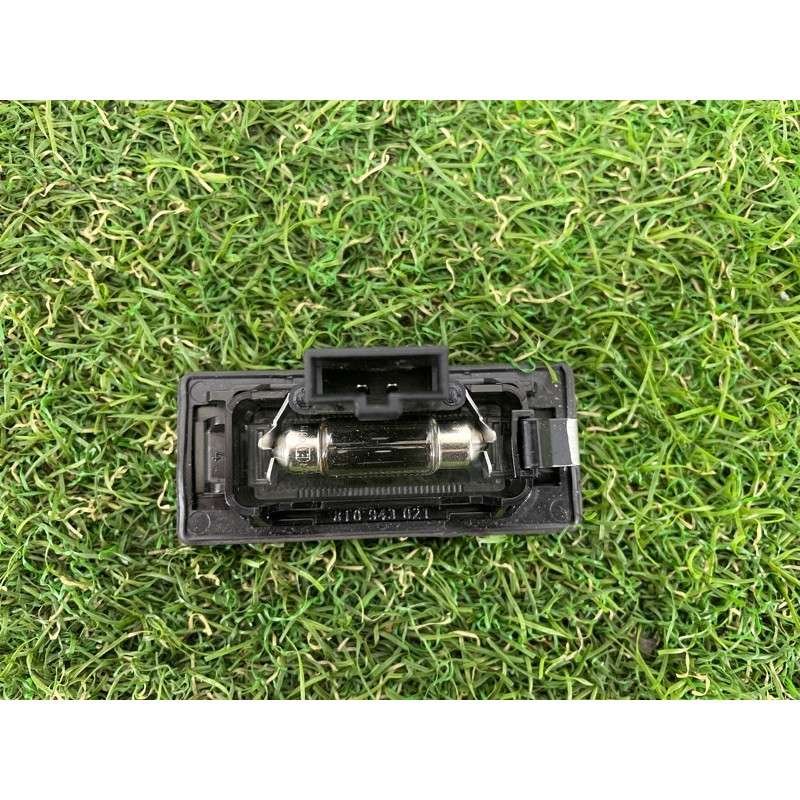 Плафон подсветки номера (оптика) AUDI Q5 8R 2012 3.2 CALB 8T0943021