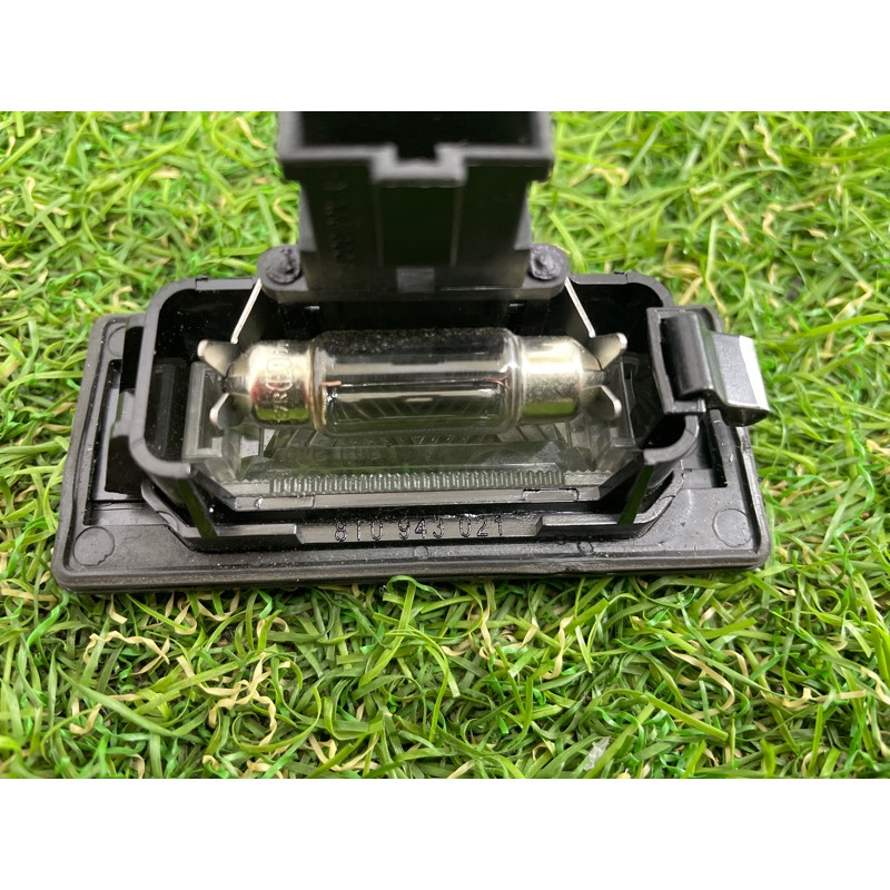 Плафон подсветки номера (оптика) AUDI Q5 8R 2012 3.2 CALB 8T0943021