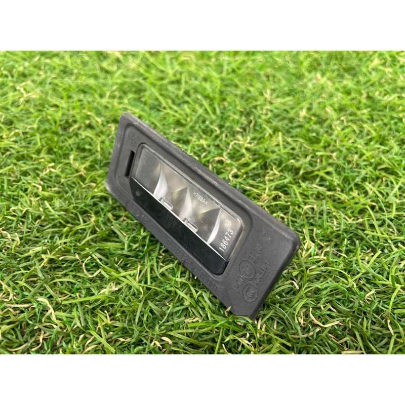 Плафон подсветки номера (оптика) Volkswagen Touareg FL 2015 3.6 3AF943021A