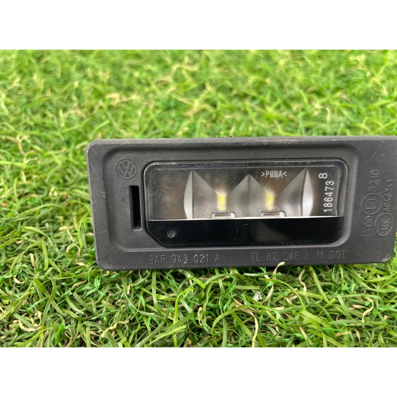 Плафон подсветки номера (оптика) Volkswagen Touareg FL 2015 3.6 3AF943021A