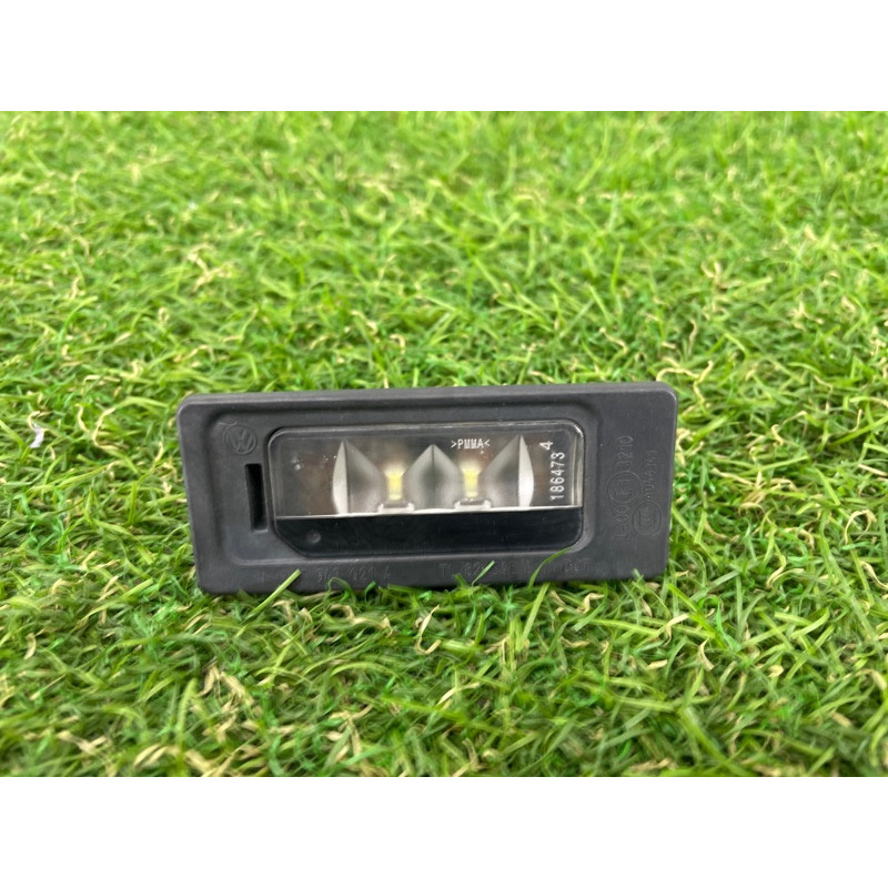 Плафон подсветки номера (оптика) Volkswagen Touareg FL 2015 3.6 3AF943021A