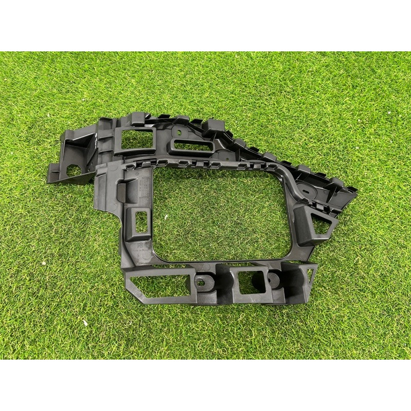 Кріплення бампера (кузов і елементи) Volkswagen Touareg NF 2012 3.0 7P6807376B
