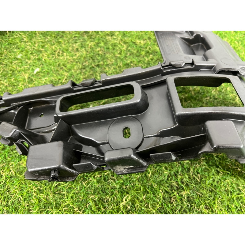 Кріплення бампера (кузов і елементи) Volkswagen Touareg NF 2012 3.0 7P6807376B