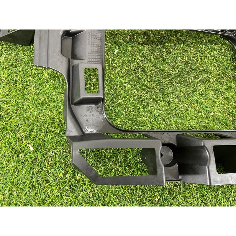 Кріплення бампера (кузов і елементи) Volkswagen Touareg NF 2012 3.0 7P6807376B