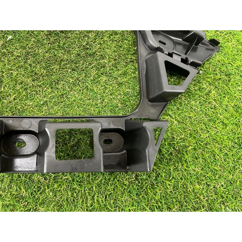 Кріплення бампера (кузов і елементи) Volkswagen Touareg NF 2012 3.0 7P6807376B