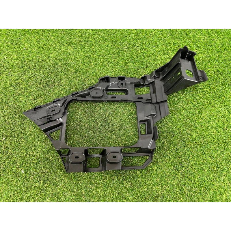 Кріплення бампера (кузов і елементи) Volkswagen Touareg NF 2012 3.0 7P6807376B