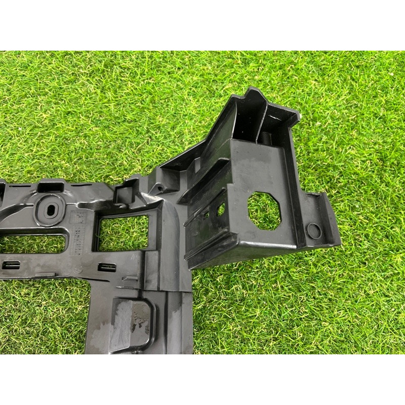 Кріплення бампера (кузов і елементи) Volkswagen Touareg NF 2012 3.0 7P6807376B