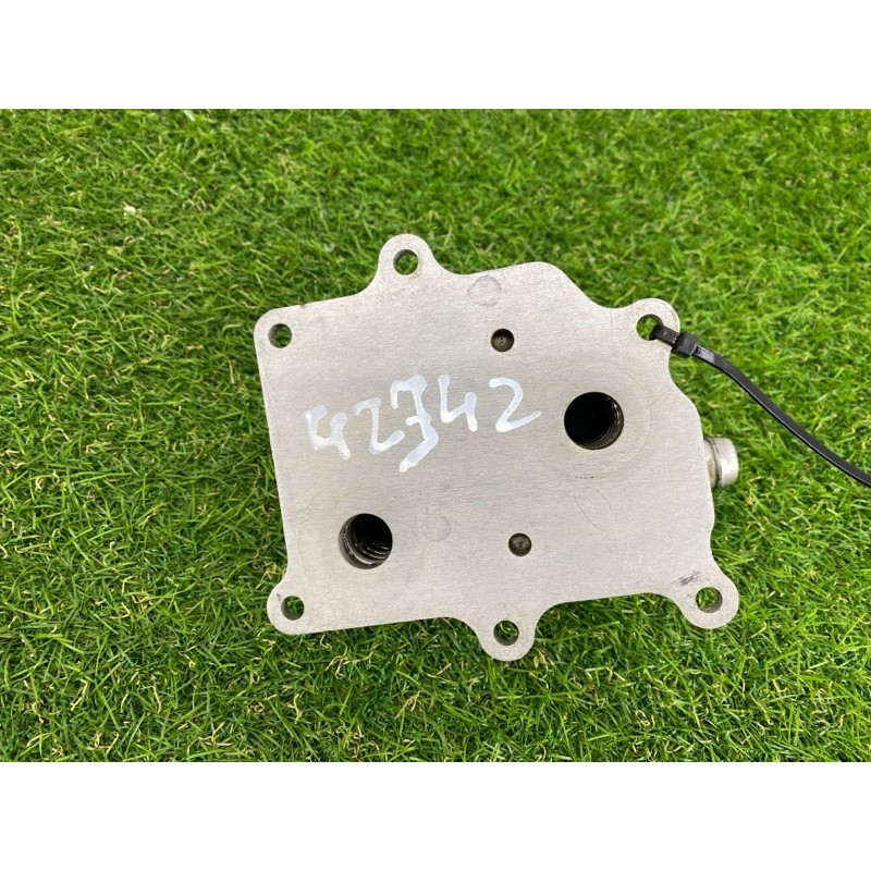 Теплообменник масляного фильтра (двигатель и элементы) Ford Explorer MK5 2017 3.7 8A8Z6A642A