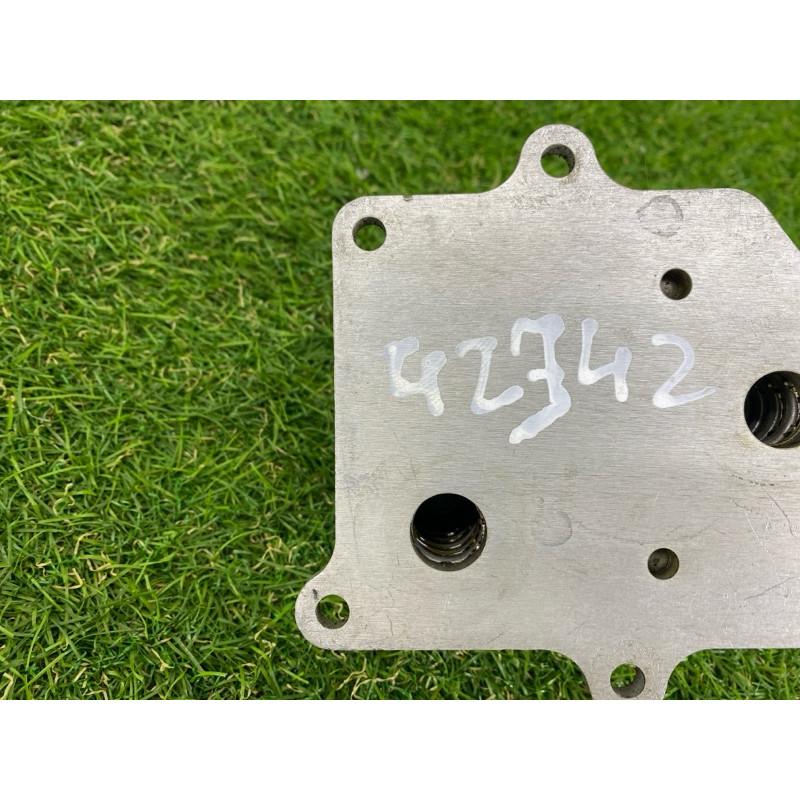 Теплообменник масляного фильтра (двигатель и элементы) Ford Explorer MK5 2017 3.7 8A8Z6A642A