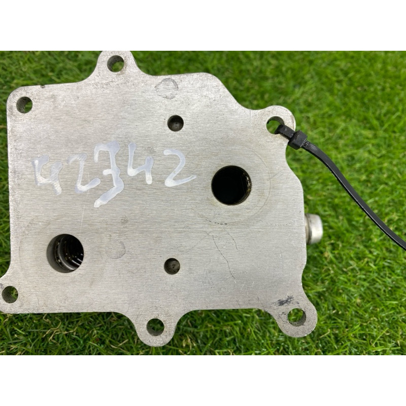 Теплообменник масляного фильтра (двигатель и элементы) Ford Explorer MK5 2017 3.7 8A8Z6A642A