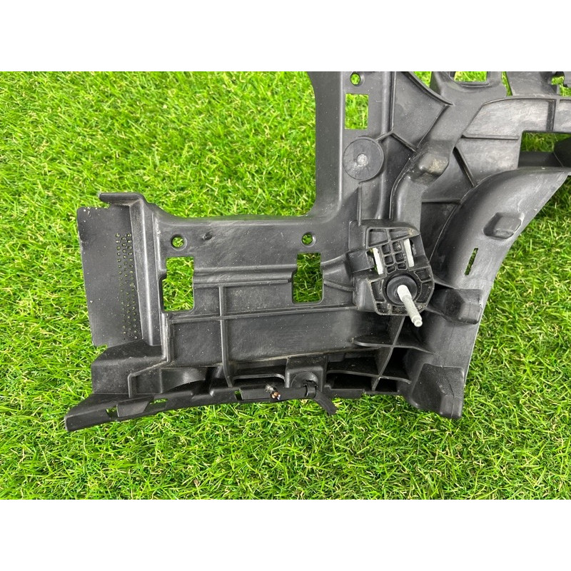 Крепление бампера (кузов и элементы) AUDI A3 8V 2018 2.0 CZRA 8V5807385D